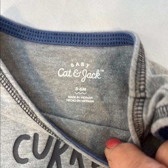 Cat & Jack, Gray Sleeveless Baby Romper Onesie, size 3-6 months, snaps, pre-owne - Picture 2 of 6